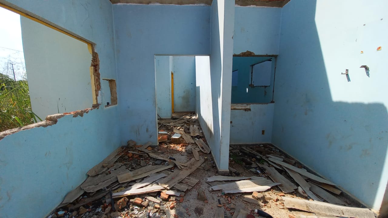 10 ANOS DE ABANDONO  O que seria uma UBS no bairro Lagoinha virou alerta de perigo aos moradores da região do bairro Três Marias - News Rondônia