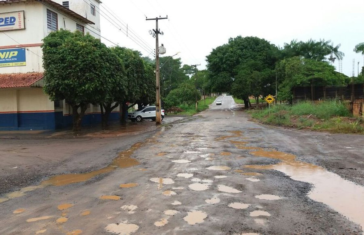 PREFEITURA DE JARU RESOLVE PROBLEMA EM TRECHO DA RUA RIO DE JANEIRO, QUE ERA AGUARDADO HÁ QUASE 10 ANOS - News Rondônia
