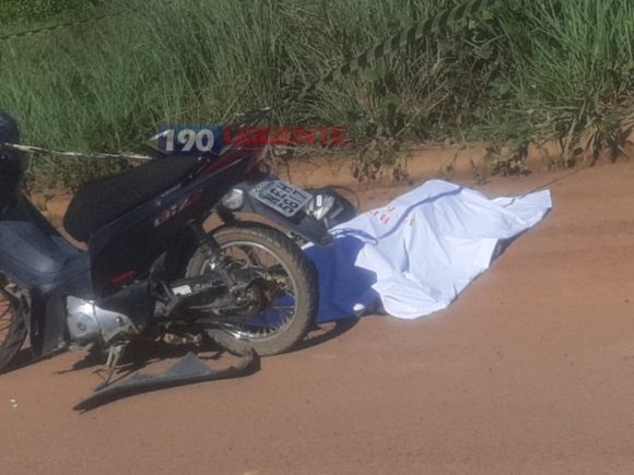 MORTE NA RODOVIA - Motociclista colide violentamente na traseira de veículo em Rondônia - News Rondônia