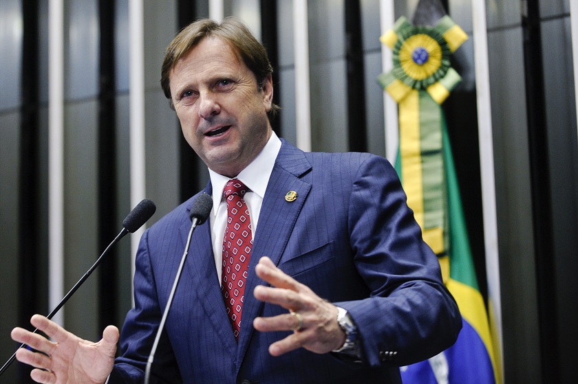ACIR GURGACZ CUMPRE EXPEDIENTE EM GABINETE NO SENADO - News Rondônia
