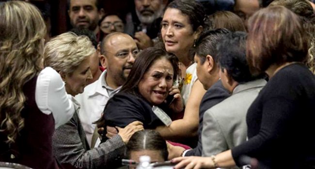 IMAGENS DE DEPUTADA RECEBENDO A NOTÍCIA DA MORTE DA FILHA GANHARAM O MUNDO - News Rondônia