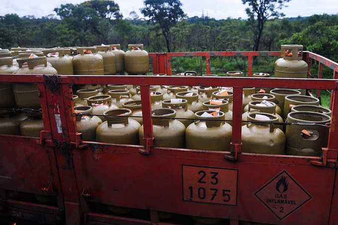 Gasolina sobe 47,49% e gás de botijão, 36,99% em 2021, diz IBGE - News Rondônia
