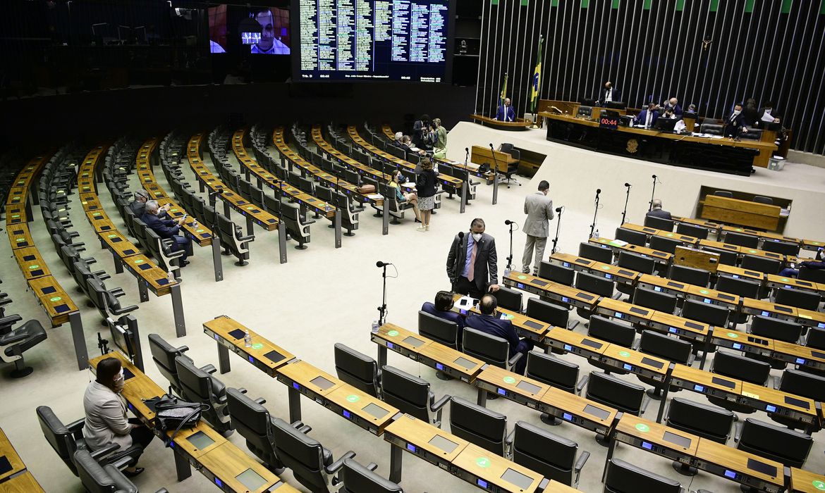 Deputados derrubam vetos à lei que suspende os despejos na pandemia - News Rondônia