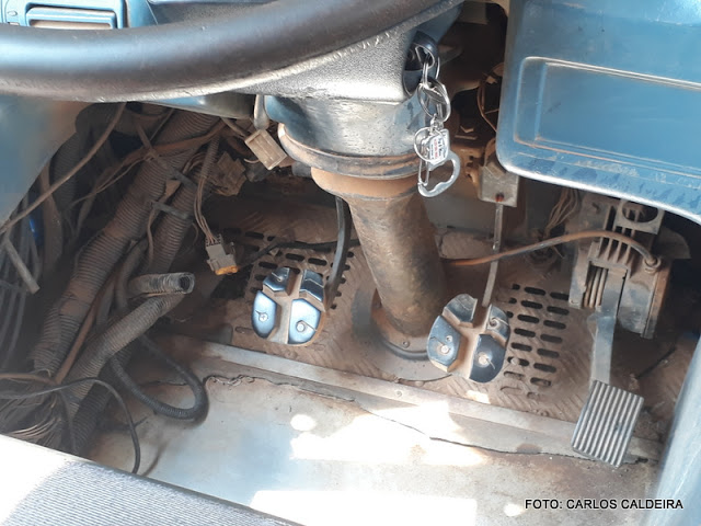 URGENTE - ÔNIBUS ESCOLAR RURAL DA EMPRESA FREITAS, ANTIGA TRÊS MARIAS, PEGA FOGO NA LINHA CARACOL - News Rondônia