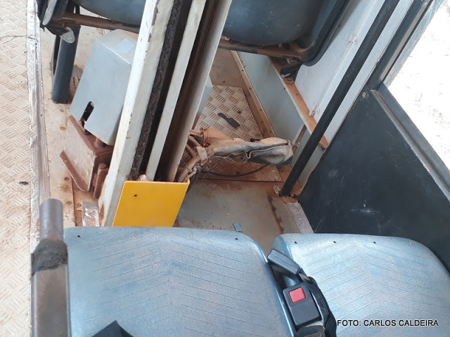 URGENTE - ÔNIBUS ESCOLAR RURAL DA EMPRESA FREITAS, ANTIGA TRÊS MARIAS, PEGA FOGO NA LINHA CARACOL - News Rondônia