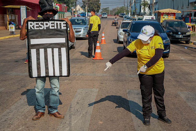 Detran faz pit stop para orientar motoristas e motociclistas sobre respeito ao pedestre no trânsito - News Rondônia