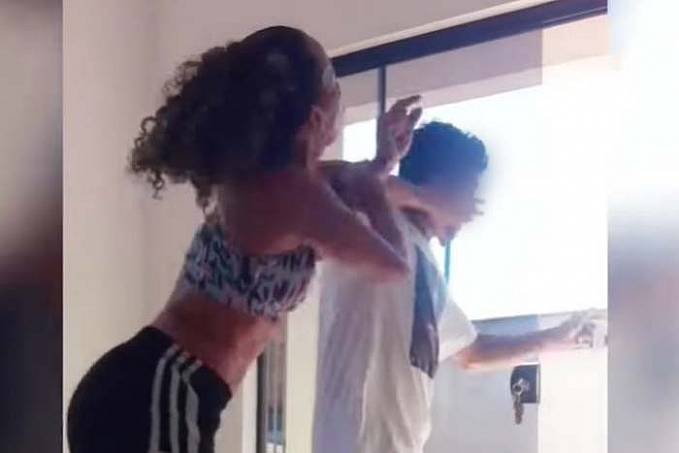 VÍDEO: Mulher que fazia aula de dança reage com tapas e chutes após homem invadir casa e tentar agarrá-la - News Rondônia