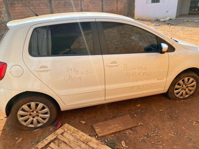 É O CHIFRE - Mulher risca carro da atual do ex, escreve xingamentos e rasga pneus - News Rondônia