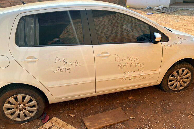 É O CHIFRE - Mulher risca carro da atual do ex, escreve xingamentos e rasga pneus - News Rondônia