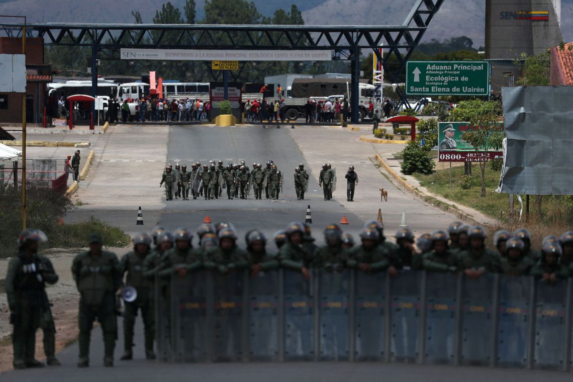 MILITARES NEGOCIAM RECUO DE TANQUES VENEZUELANOS NA FRONTEIRA - News Rondônia