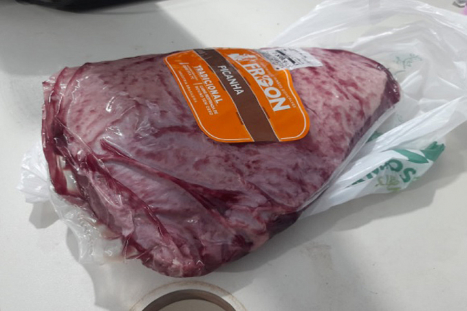 CHURRAS CANCELADO - Dupla é detida por seguranças de supermercado furtando picanha - News Rondônia