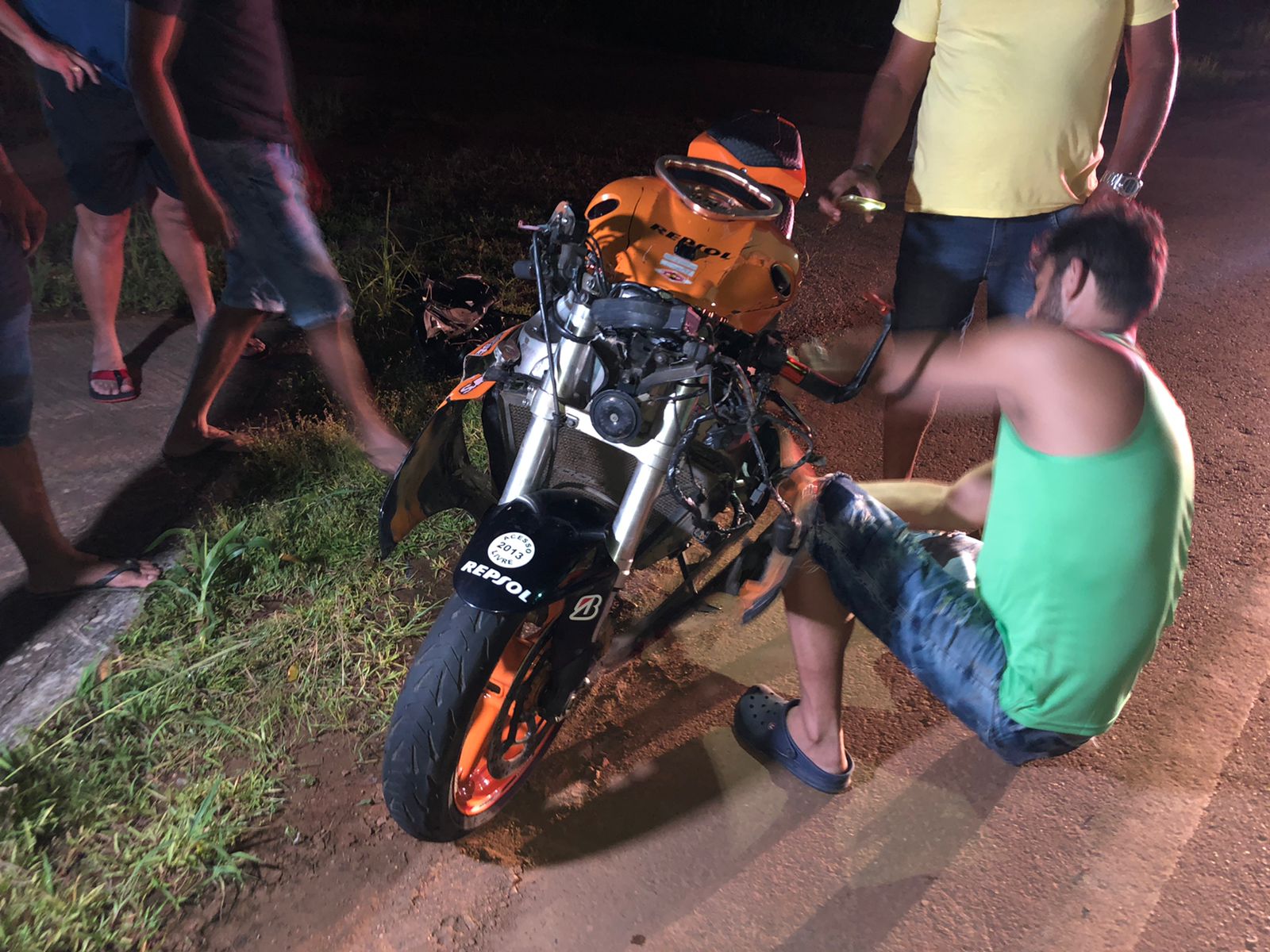 URGENTE: Casal em moto fica gravemente ferido após atropelar cavalo solto na BR-364 - News Rondônia