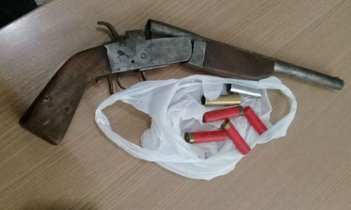JARU: POLÍCIA PRENDE DOIS HOMENS POR PORTE ILEGAL DE ARMA DE FOGO E EVITA HOMICÍDIO - News Rondônia
