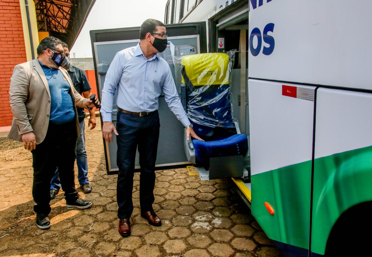 Mais de 30 ônibus são entregues às escolas estaduais para transporte e intercâmbio turístico em Rondônia - News Rondônia