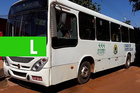 EM DISCUSSÃO NO TRÂNSITO, DESCONHECIDO QUEBRA VIDRAÇA DE ÔNIBUS E CAUSA FERIMENTOS EM MOTORISTA - News Rondônia