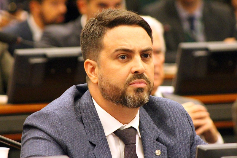 Deputado federal Léo Moraes critica governo por gastar quase 1 milhão de reais com mobília, divisórias e guarda-copos - News Rondônia