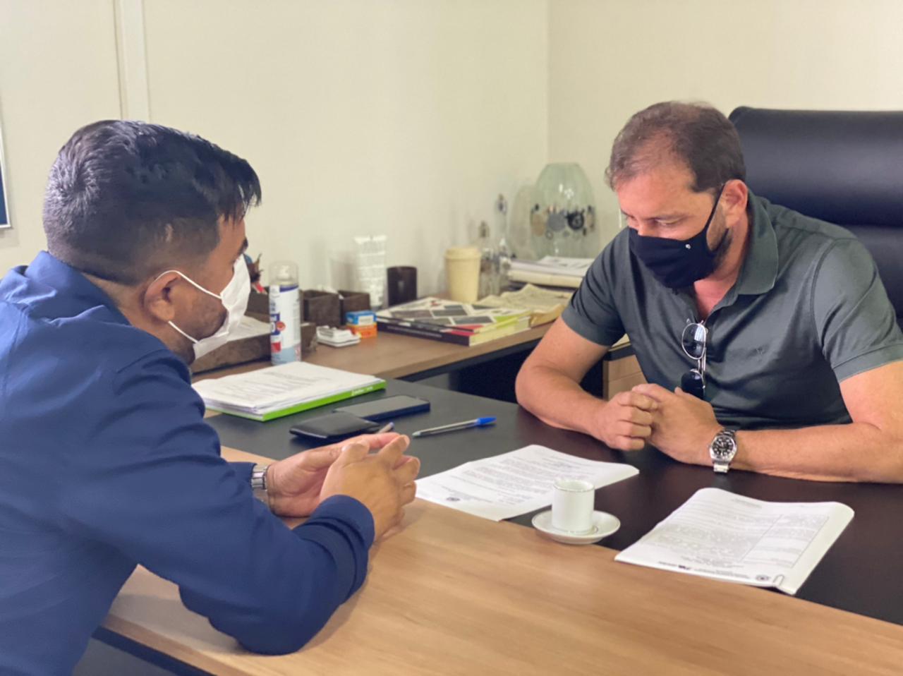 Vereador Carlos Damaceno solicita construção de abrigo para motoboys - News Rondônia