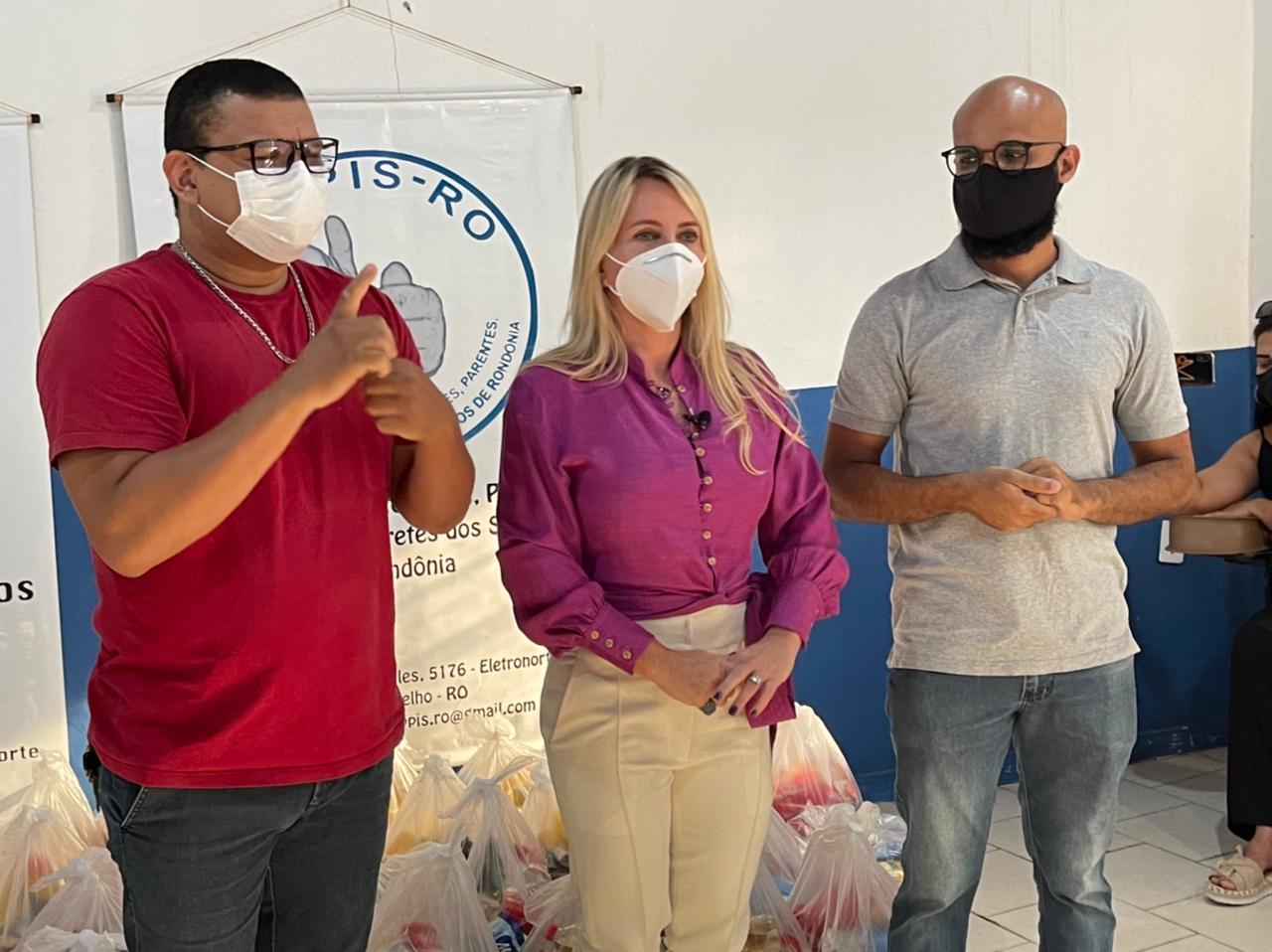 Ieda Chaves entrega cestas básicas para Associação dos Surdos de Porto Velho - News Rondônia