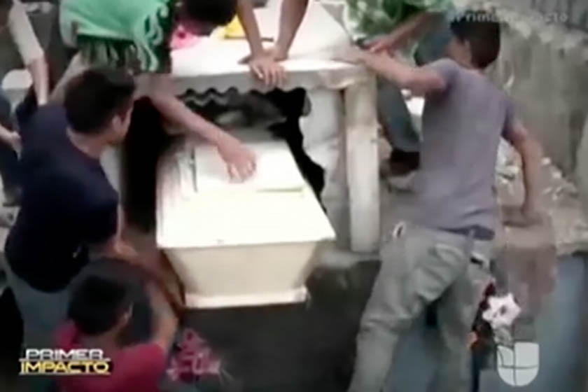 TÚMULO DE MULHER É REABERTO APÓS NOIVO OUVIR BARULHOS VINDOS DO CAIXÃO - News Rondônia