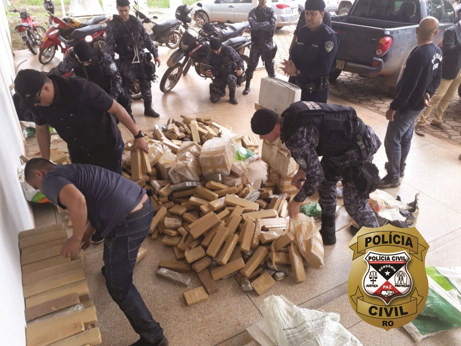 POLÍCIA CIVIL E POLÍCIA MILITAR APREENDEM 745 KG DE DROGA EM OPERAÇÃO NO INTERIOR - News Rondônia