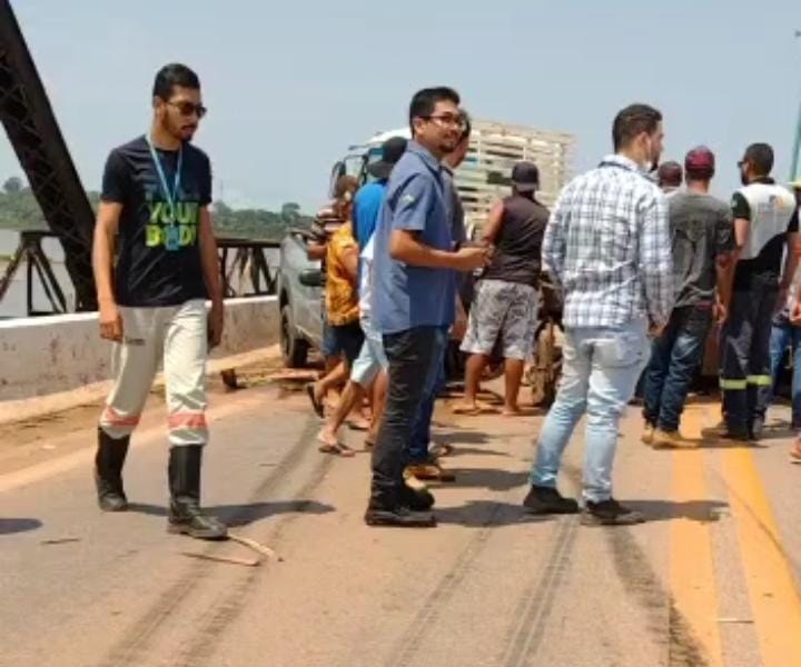 ATUALIZADA: Motorista fica preso as ferragens após acidente entre três veículos em Porto Velho - News Rondônia