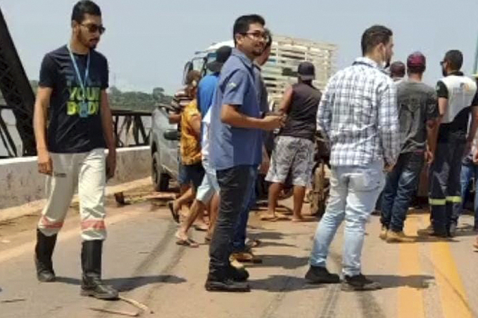 ATUALIZADA: Motorista fica preso as ferragens após acidente entre três veículos em Porto Velho - News Rondônia