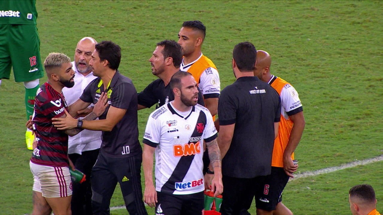AGRESSÃO: GERENTE DO VASCO DÁ JOELHADA EM GABIGOL APÓS CLÁSSICO COM FLAMENGO (VÍDEO) - News Rondônia