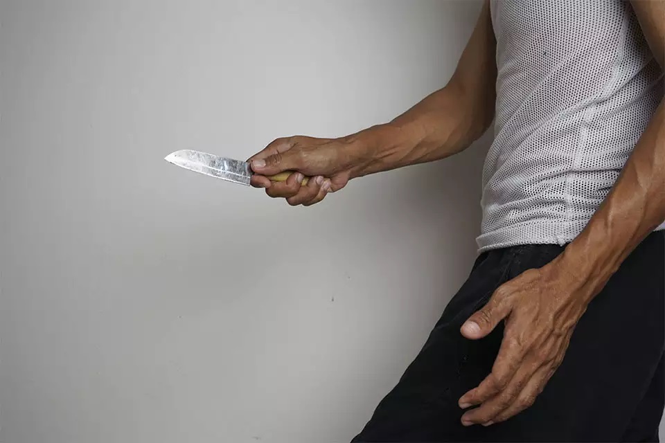 BRIGA: HOMENS SE ESFAQUEIAM POR CAUSA DE GARRAFA DE PINGA - News Rondônia