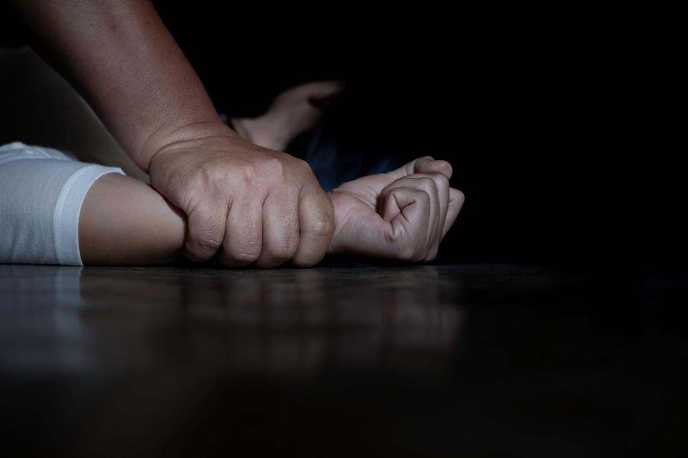 HOMEM É PRESO APÓS ROUBAR E ESTUPRAR MULHER EM PARADA DE ÔNIBUS EM MANAUS - News Rondônia