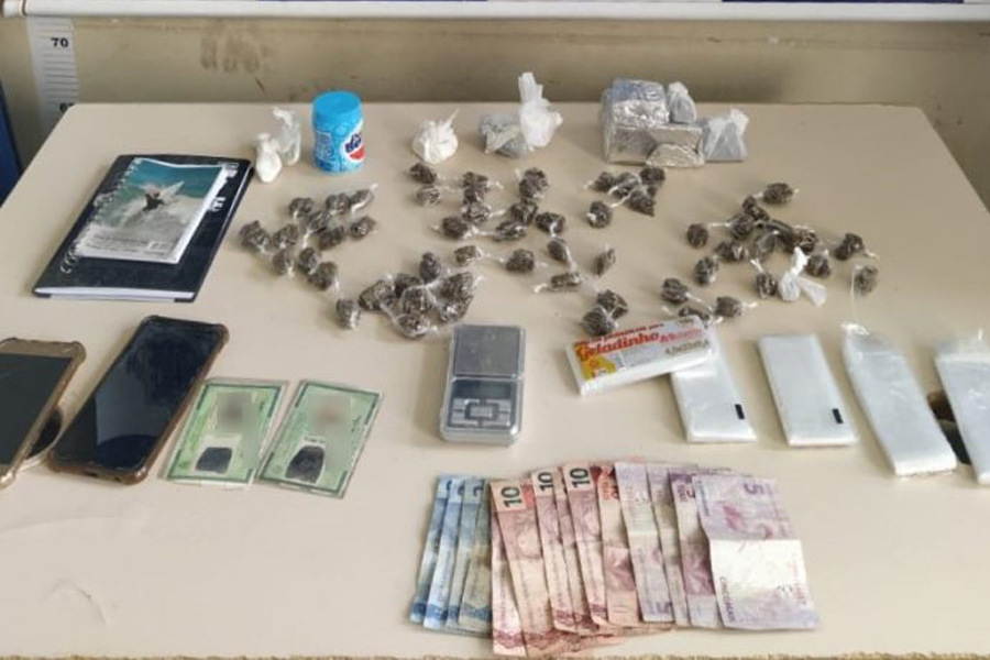 TRÁFICO - Dupla é flagrada com drogas e adolescente de 14 anos em boca de fumo na zona sul - News Rondônia