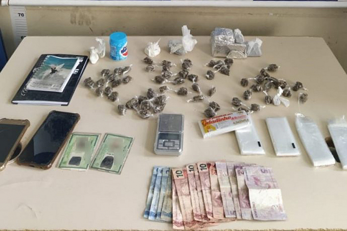TRÁFICO - Dupla é flagrada com drogas e adolescente de 14 anos em boca de fumo na zona sul - News Rondônia