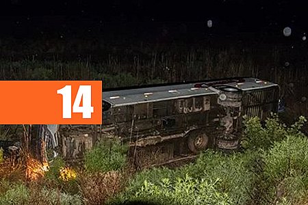 VAN QUE TRANSPORTAVA 18 PACIENTES CAPOTA NA BR 364 - News Rondônia