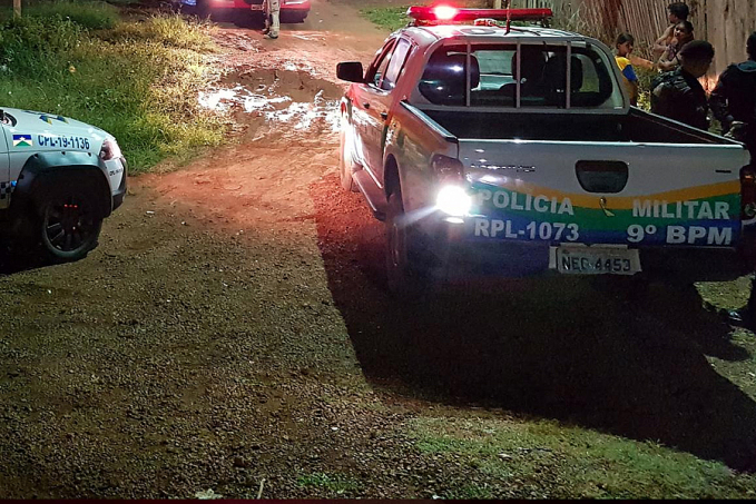 COM REVÓLVER - Homem ameaça ex-esposa e parentes - News Rondônia