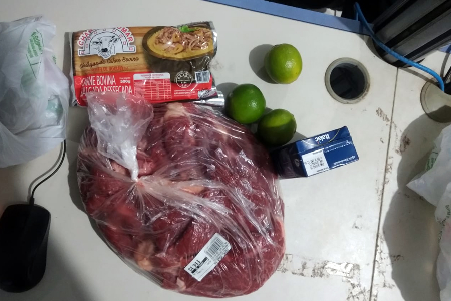 FURTO DE CARNE - Homem é flagrado em supermercado de Porto Velho - News Rondônia