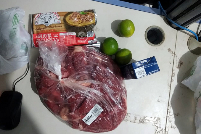 FURTO DE CARNE - Homem é flagrado em supermercado de Porto Velho - News Rondônia