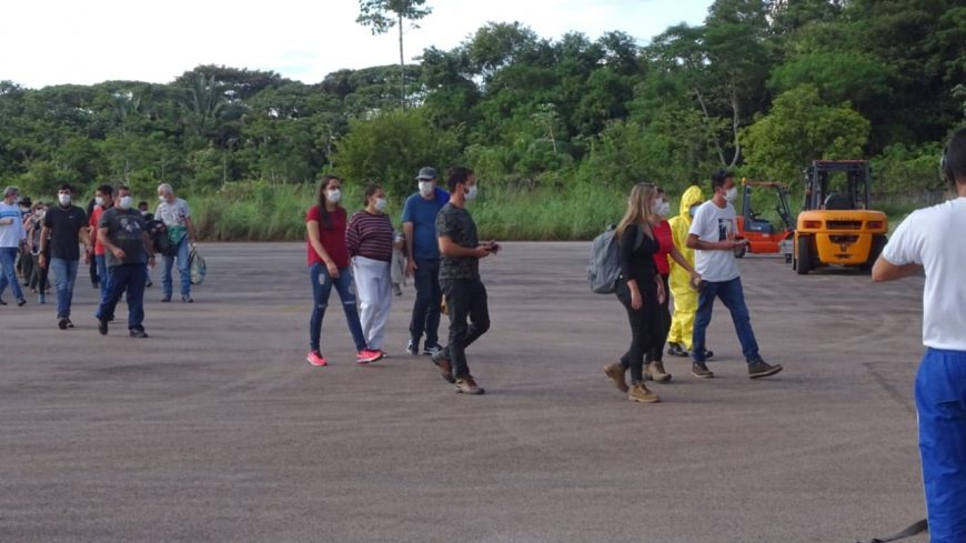 BARREIRA SANITÁRIA EM PORTO VELHO IMUNIZA IDOSOS E TRABALHADORES EM SAÚDE REPATRIADOS DO PERU COM DESTINO A SÃO PAULO - News Rondônia