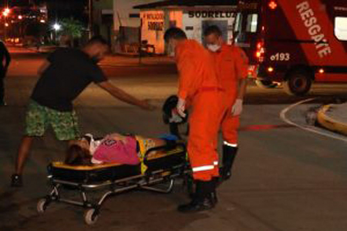 Mulher sofre acidente de moto ao tentar desviar de cachorro - News Rondônia