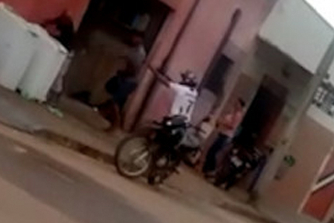 Câmeras flagram homem sendo executado a tiros após briga de trânsito em Cacoal, RO - News Rondônia
