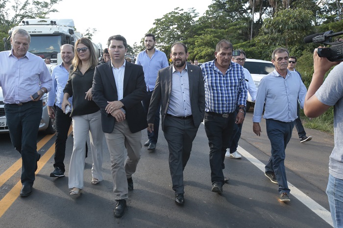 DEPUTADOS ESTADUAIS E SENADOR VISTORIAM OBRAS EM TRECHO QUE DESABOU NA BR-364 - News Rondônia