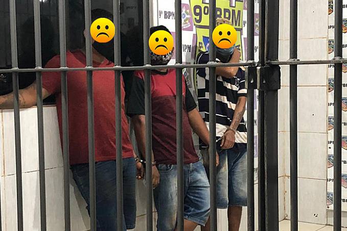 CASA CAIU - Força Tática prende três suspeitos com escopeta caseira no setor leste da capital - News Rondônia