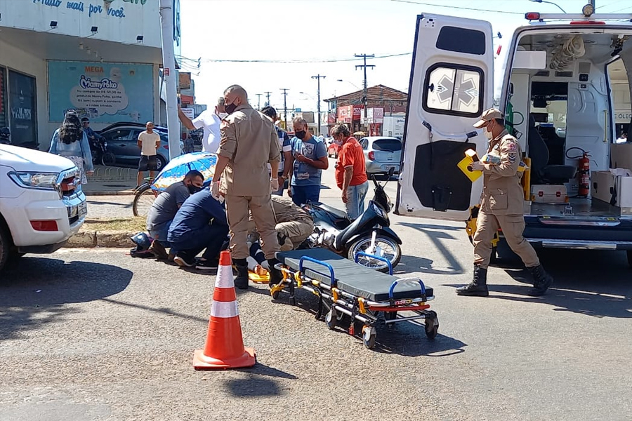 FICOU NA DÚVIDA: Motociclista fica lesionada durante acidente em semáforo na Rio Madeira - News Rondônia