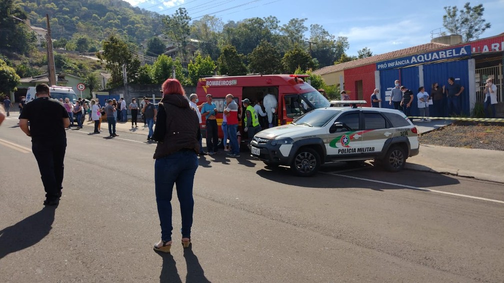 URGENTE - Adolescente invade escola e mata 3 crianças e uma professora; VEJA FOTOS - News Rondônia