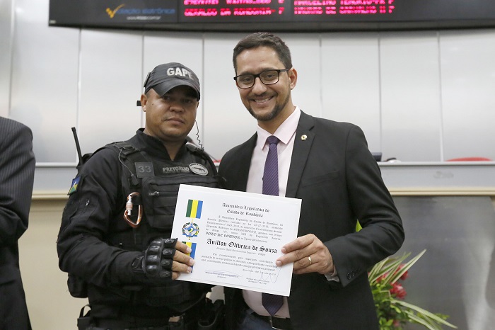Deputado Anderson realiza sessão solene para entrega de Voto de Louvor a agentes de segurança socioeducativos e policiais penais da Esep - News Rondônia