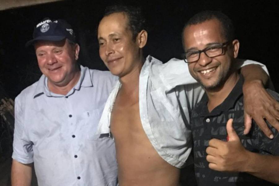 VÍDEO: HOMEM QUE AJUDOU A LOCALIZAR AVIÃO ACIDENTADO COM VILHENENSE A BORDO NO MATO GROSSO RECEBE RECOMPENSA - News Rondônia