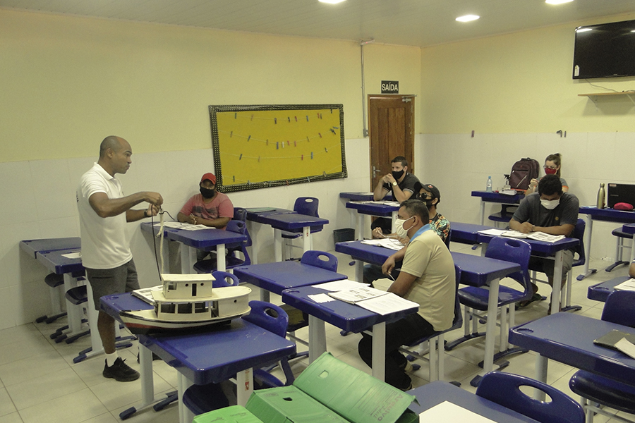 Pescadores de Nova Mamoré são capacitados em curso de formação de aquaviário para pilotar embarcações de até dez metros - News Rondônia