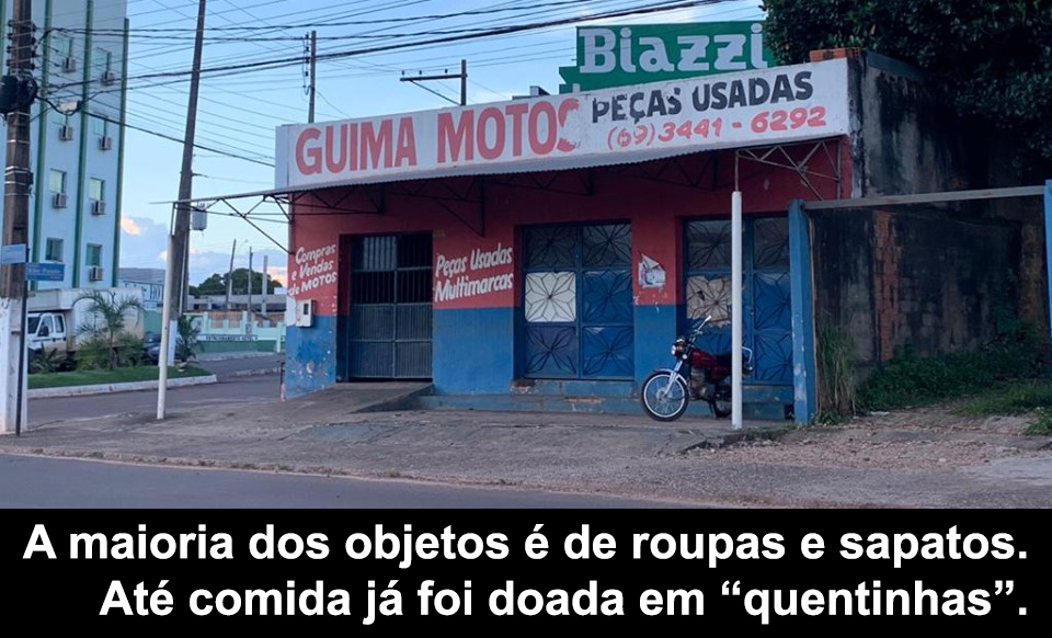 A maioria dos objetos é de roupas e sapatos. Até comida já foi doada em quentinhas.