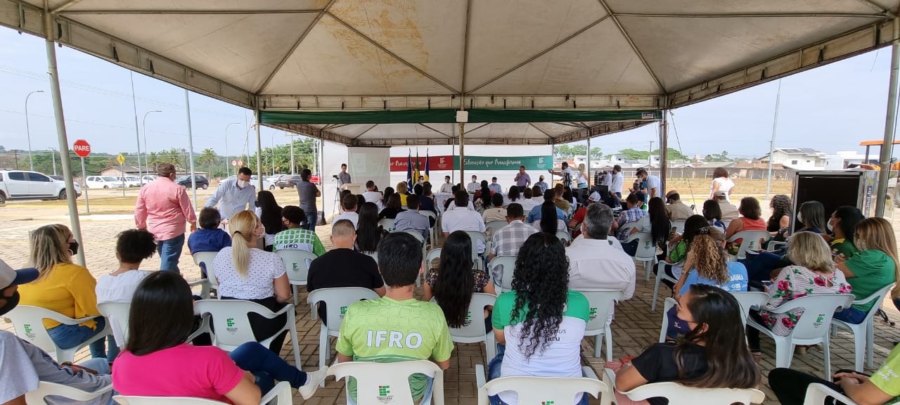 Prefeito João Gonçalves Júnior acompanha senador Marcos Rogério durante visita a Jaru - News Rondônia