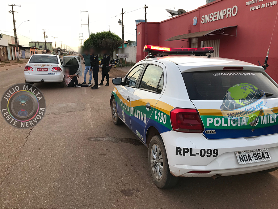 ATUALIZADA  PASSAGEIRO DELIRA E ENFORCA TAXISTA COM VEÍCULO EM MOVIMENTO  FOTOS E VÍDEO - News Rondônia
