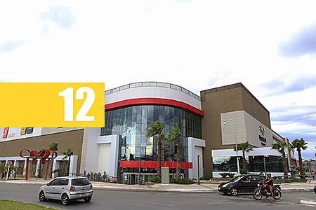 ADOLESCENTES SOBEM EM TELHADO DE SHOPPING E DEPOIS PULAM DE TRÊS METROS PARA FUGIR DA POLÍCIA - News Rondônia