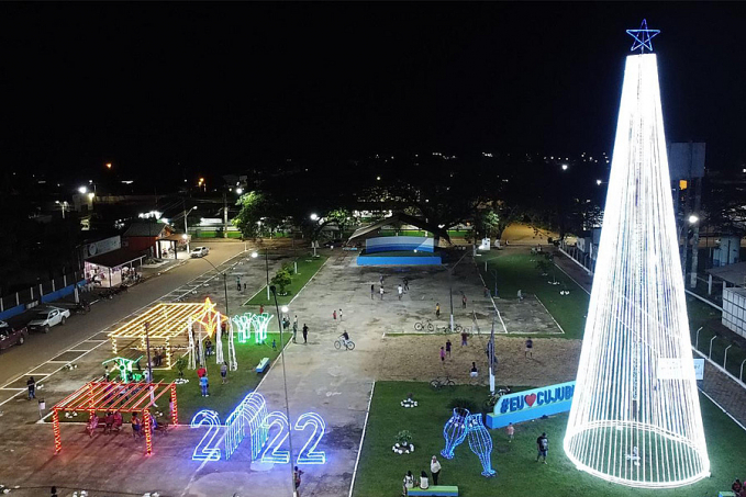 Cujubim se destaca com iluminação e árvore de Natal na Praça Central - News Rondônia